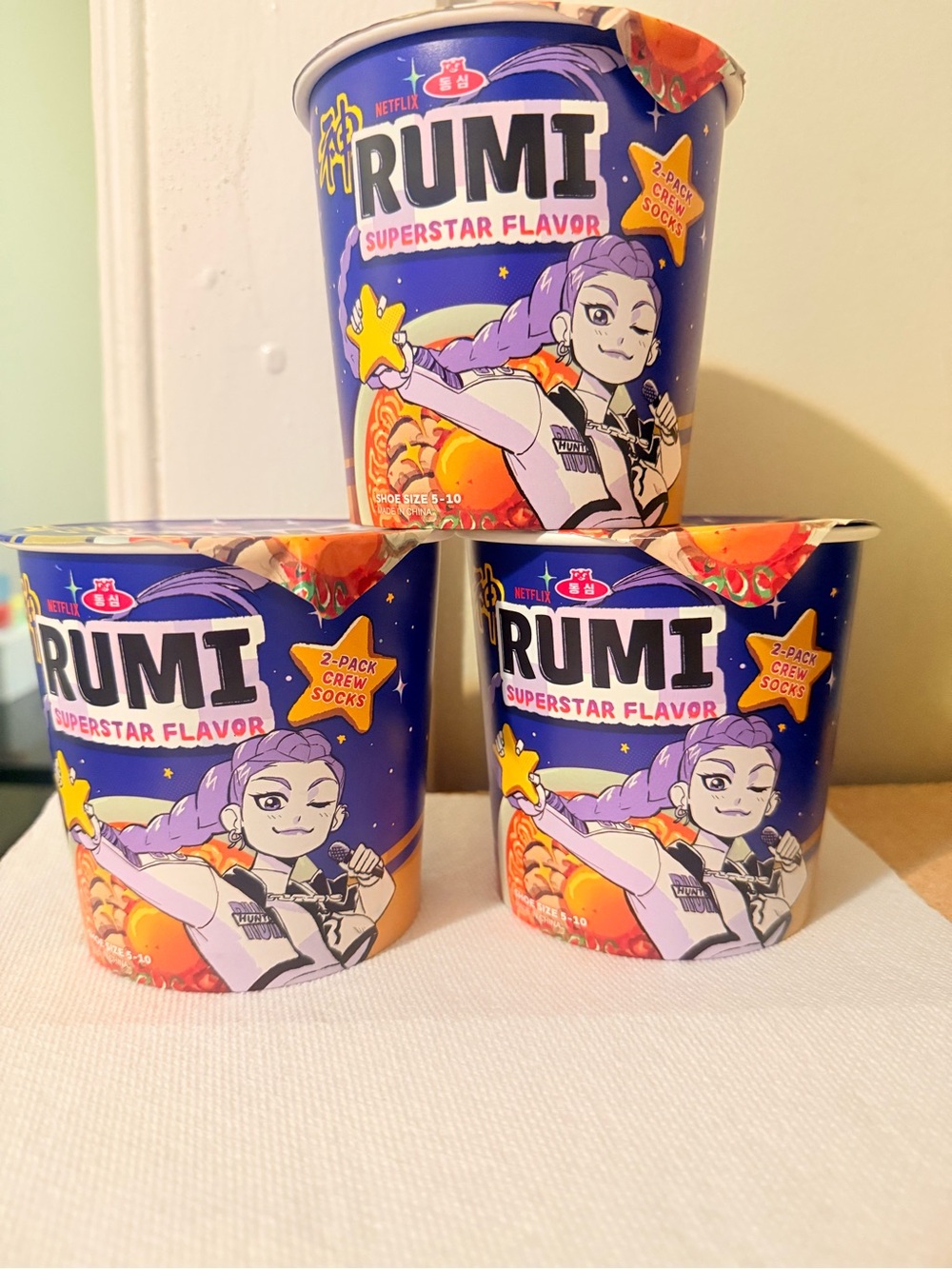 Kpop demon hunters Pack of 2 pairs of socks shaped like ramen bowls